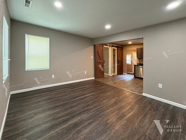 Building Photo - Cozy 2 Bedroom, 1.5 Bathroom Cottage Home