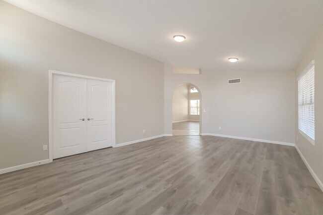 Building Photo - 9542 W Potter Dr