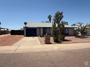 Building Photo - 1131 W Ross Ave