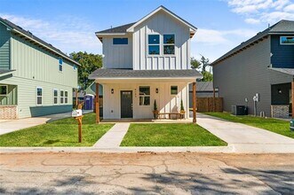 Building Photo - 612 1/2 N Robinson St