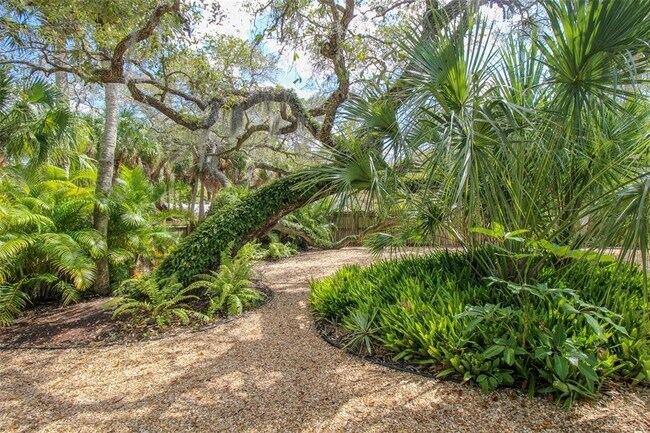 Foto del edificio - 5125 Sandy Beach Ave