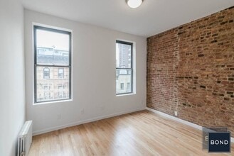 Building Photo - 166 E 90th St