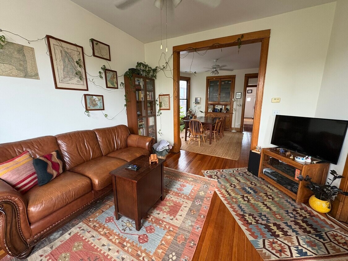 Foto principal - 3350 N Kenmore Ave
