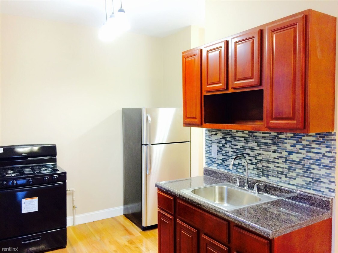Primary Photo - 1556 Myrtle Ave