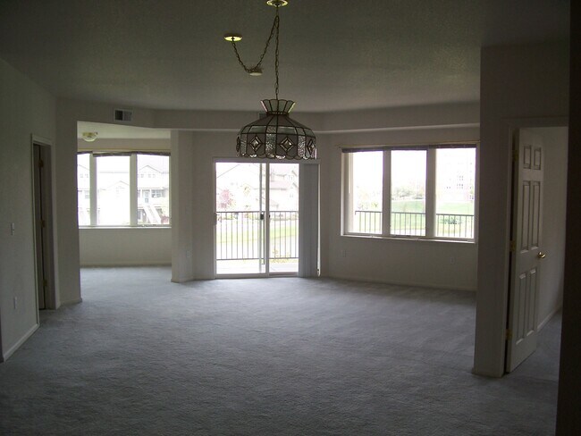 Building Photo - 2896 W Riverwalk Cir
