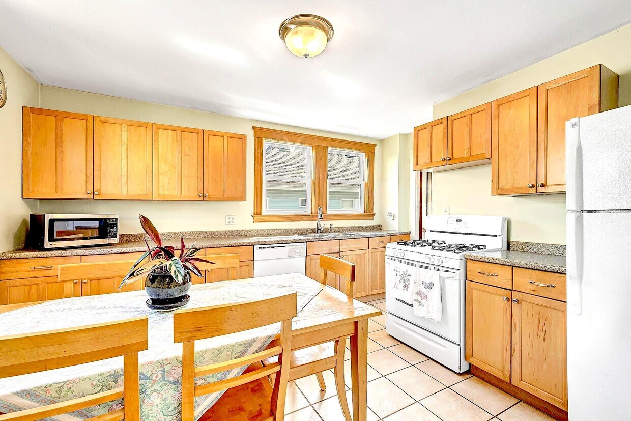 Primary Photo - 43 Glenwood Rd