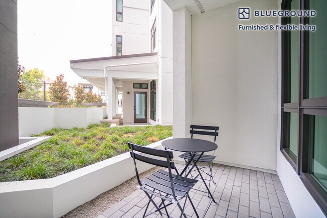 Building Photo - 555 Evelyn Ave
