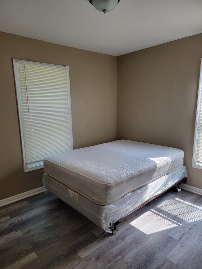 Building Photo - 857 Nassau Dr