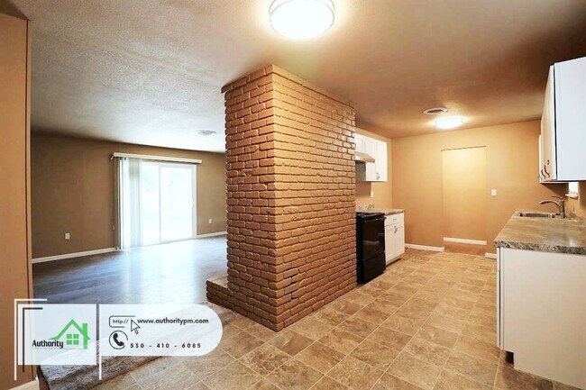 Building Photo - 6738 E Waverly Ave