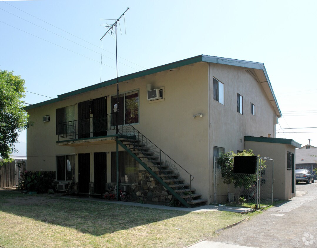 Primary Photo - 1560 N 11th Ave