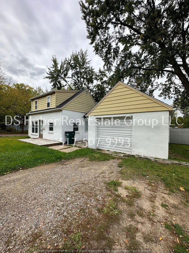 Building Photo - 305 E Everettdale Ave