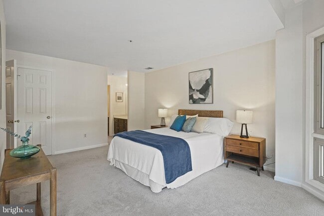 Foto del edificio - 5006 Dorsey Hall Dr