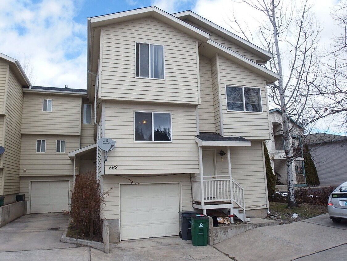 Primary Photo - 4 Bedroom Condo on Northwood Drive