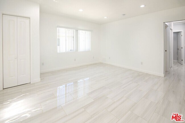 Foto del edificio - 4564 W Broadway