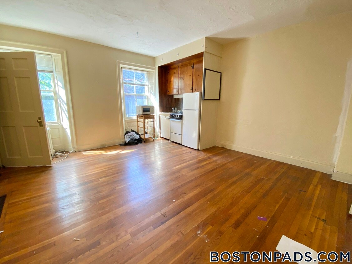 Primary Photo - 90 Myrtle St