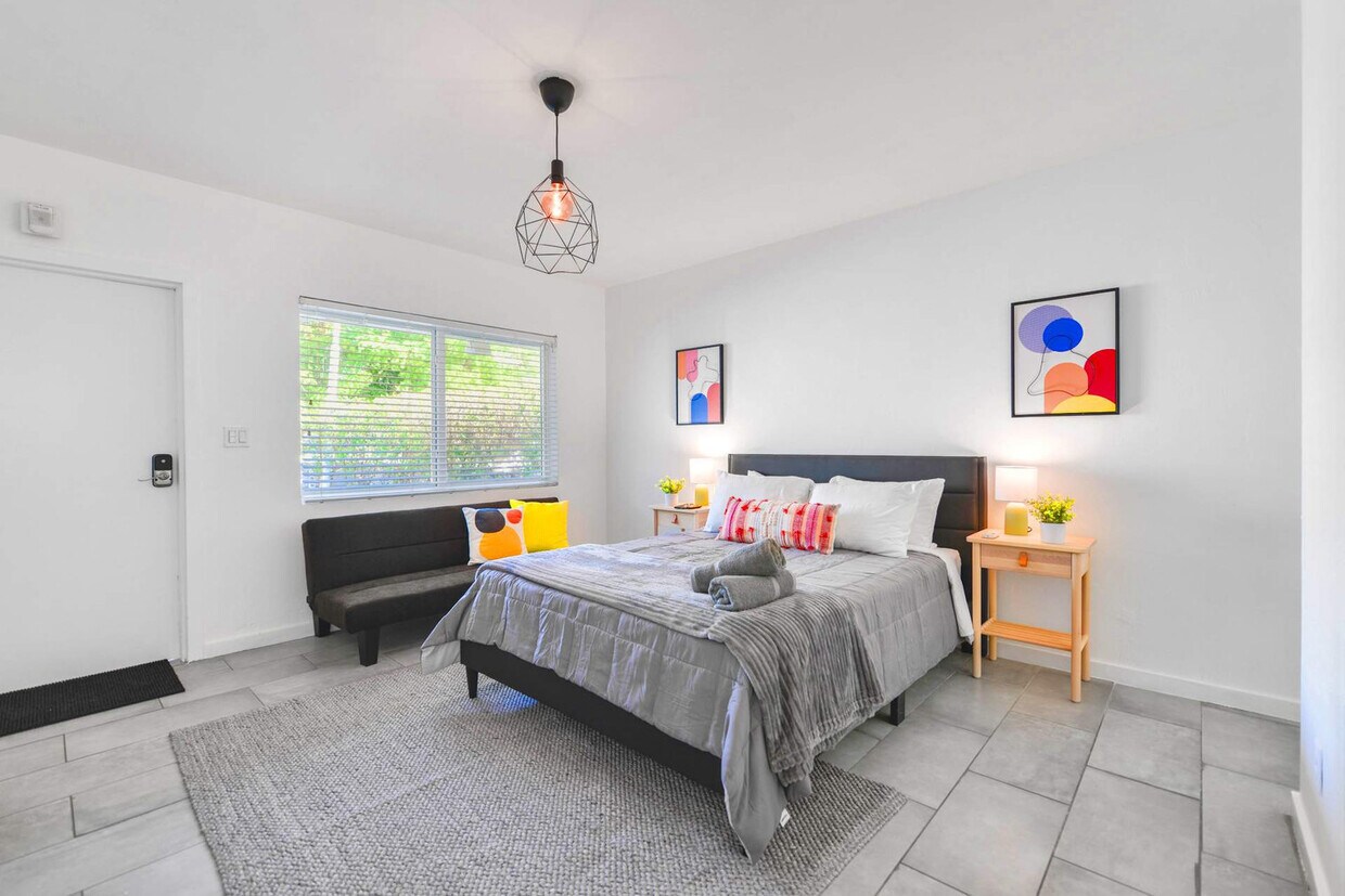Foto principal - 515 NE 82nd St