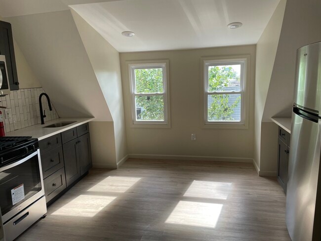Building Photo - 140 Fabyan Pl