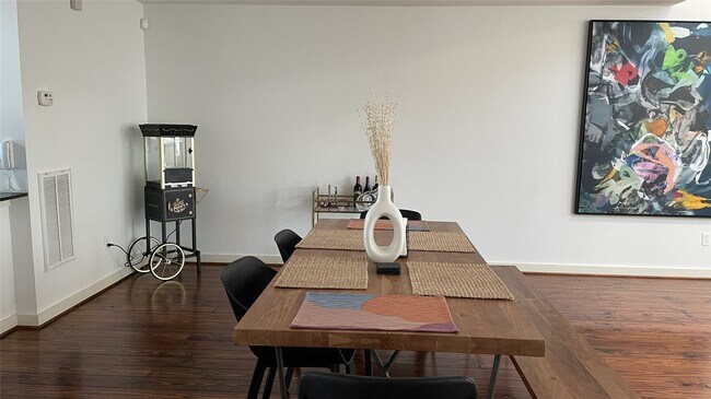 Foto del edificio - 2918 Commerce St