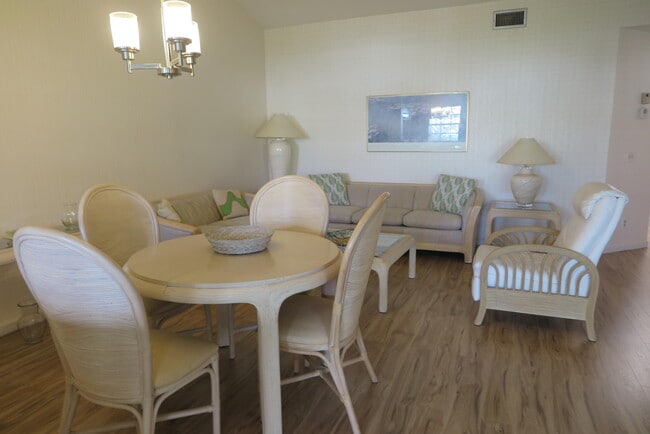 Building Photo - 6707 Via Regina