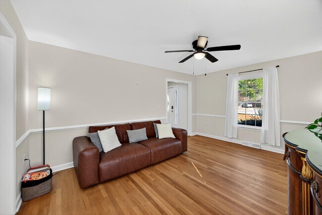 Foto del edificio - 8081 Kittery Ave