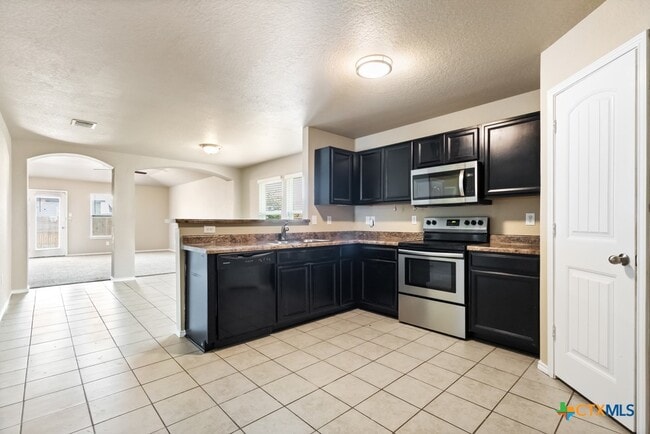 Building Photo - 1533 Redbridge Dr