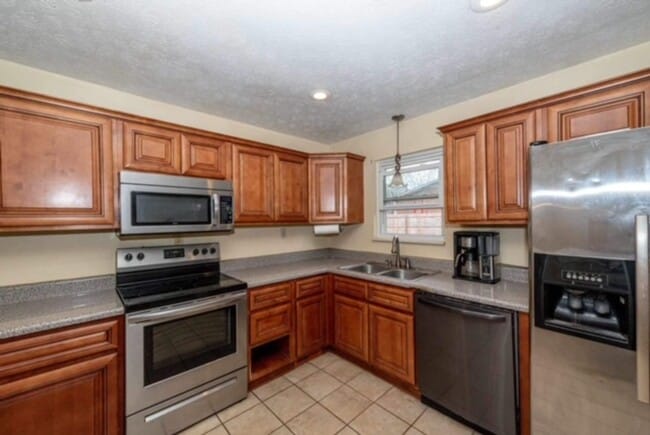 Building Photo - Knoxville 37912 - Coming Soon - 3 bedroom, 2.5 bath home - Contact Tom Parry (865) 607-3649