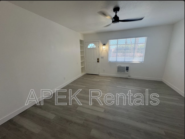 Building Photo - 2231 N Palm Canyon Dr