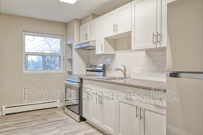 Building Photo - 199 Ahrens St W