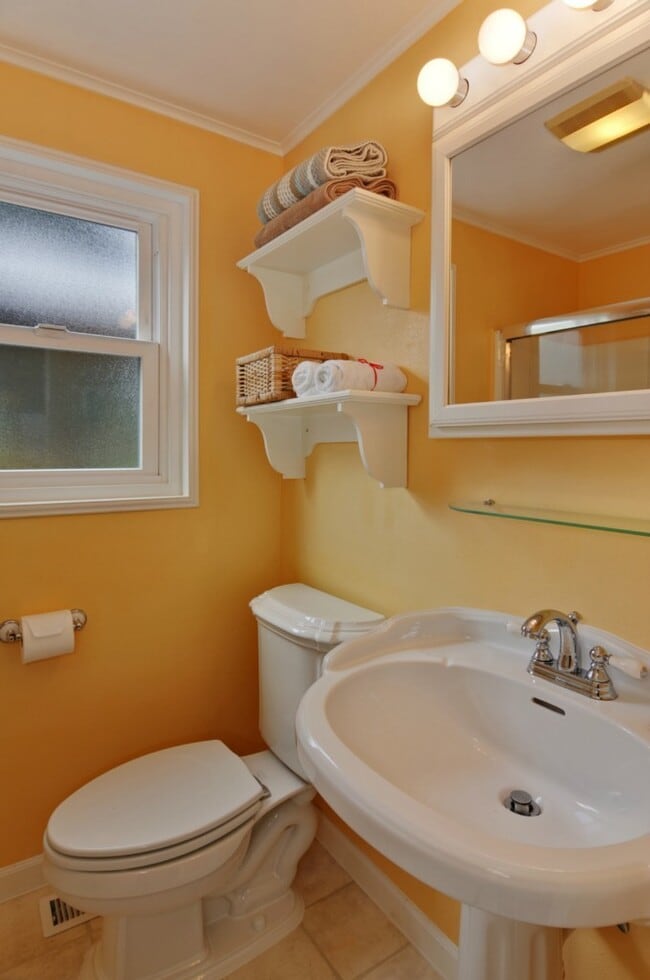 Building Photo - Gem Of A Home in Shoreline!