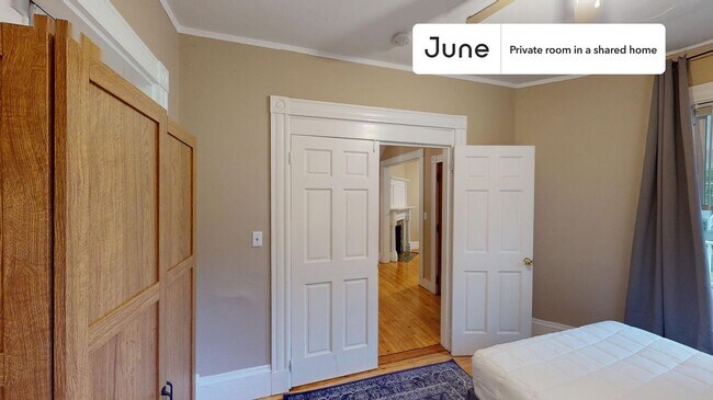 Building Photo - Room in Shared 6 bed/2 bath home