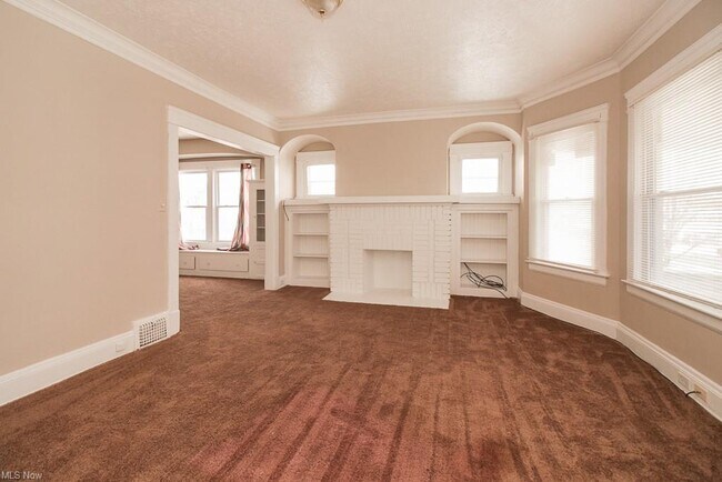 Building Photo - 856 Greyton Rd