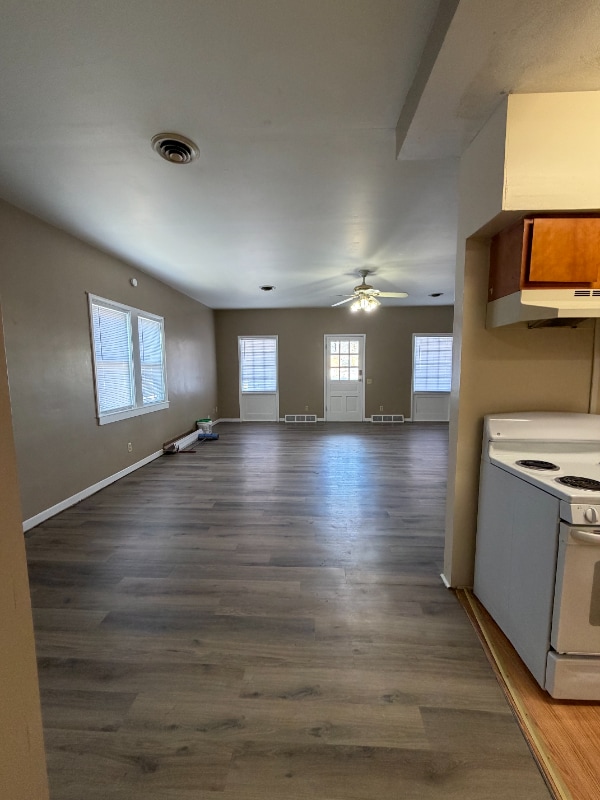 Building Photo - 423 W Walnut St