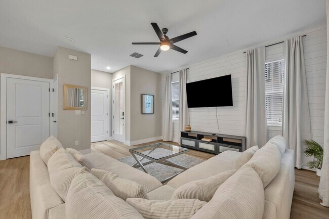 Foto del edificio - Downtown Townhome