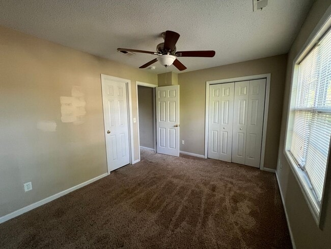 Building Photo - 216 Palace Cir