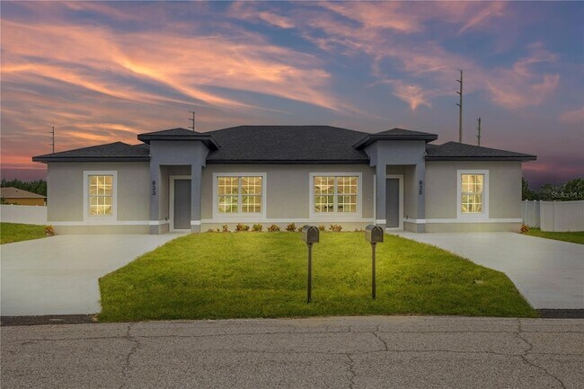 Foto del edificio - 833 Colville Dr