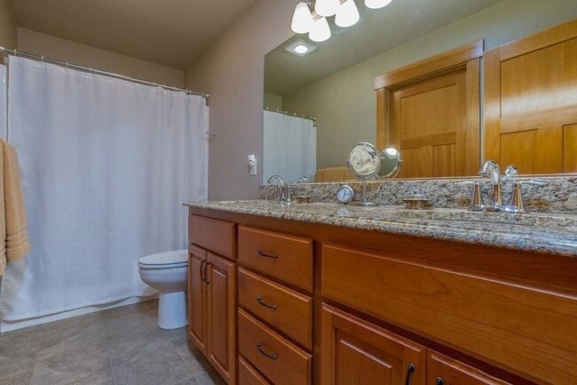 Foto del edificio - BEAUTIFUL HOUSE IN MILL POND -- ONLY MINUTES FROM DOWNTOWN!!