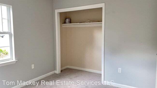 Foto del edificio - 6 br, 3 bath House - 1133 S. Burgess Dr.