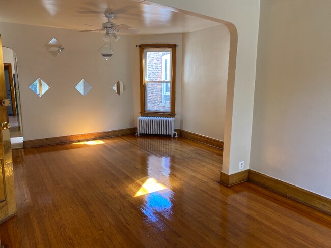 Foto del edificio - 5939 S Maplewood Ave