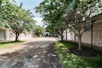 Building Photo - 5629 Winsome Ln