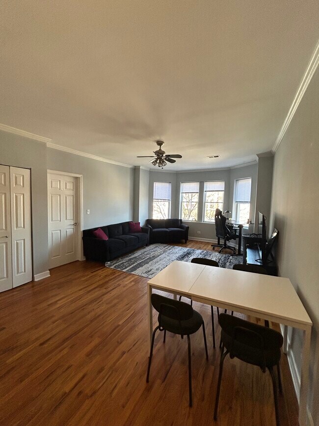 Building Photo - 2253 W Rosemont Ave