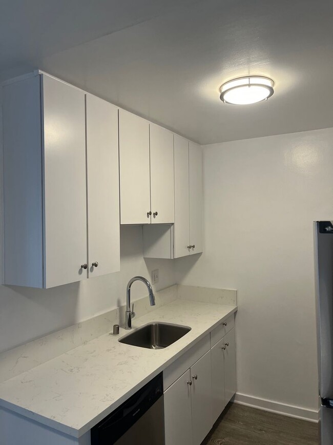 Interior Photo - Wilshire Embassy Apartments