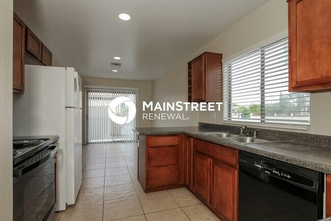 Foto del edificio - 3 Bedroom Pet-Friendly Home in TUCSON, AZ with Main Street Renewal