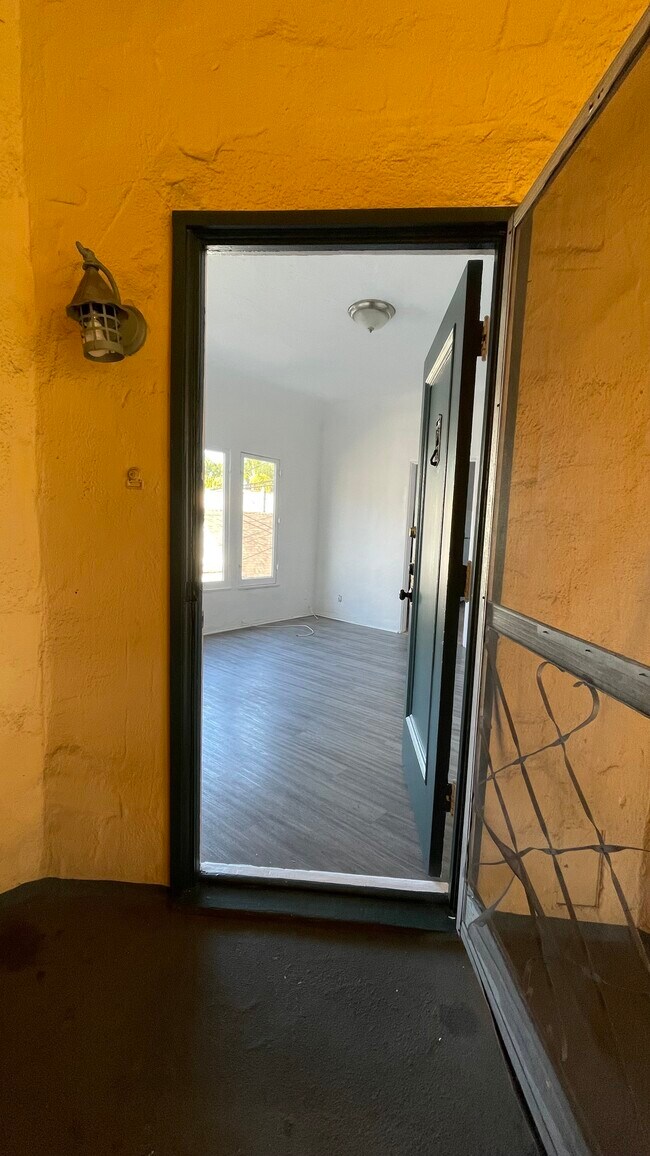 Foto del edificio - 540 N Sycamore Ave