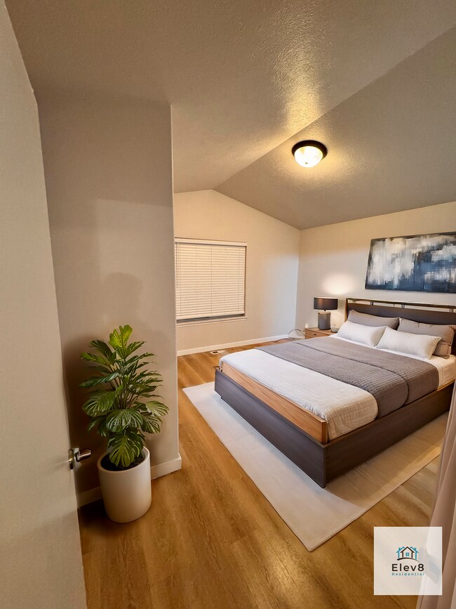 Foto del edificio - Modern Duplex Living in South Hill – Welco...