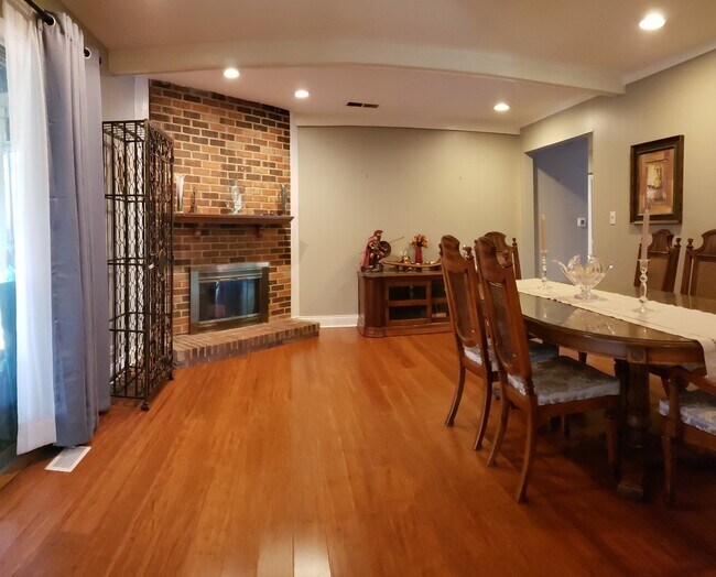 Building Photo - 910 Brush Hill Ln