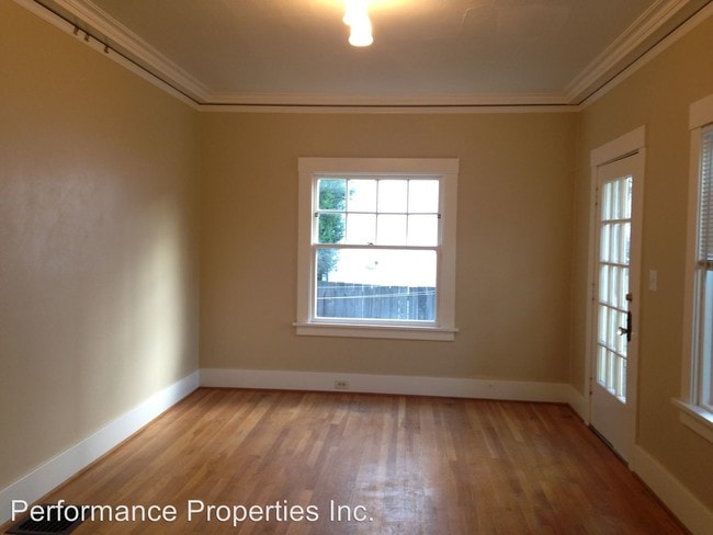 Building Photo - 5712 SE Belmont St