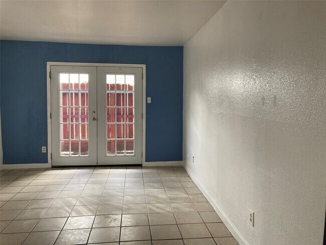 Building Photo - 7200 Clarewood Dr