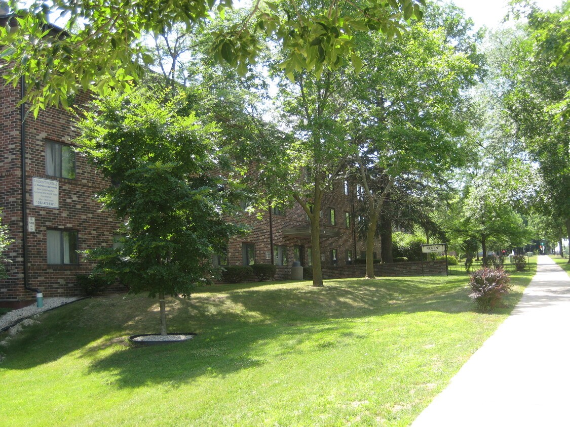 Wonderfully Lush Environment - 761 W Main St