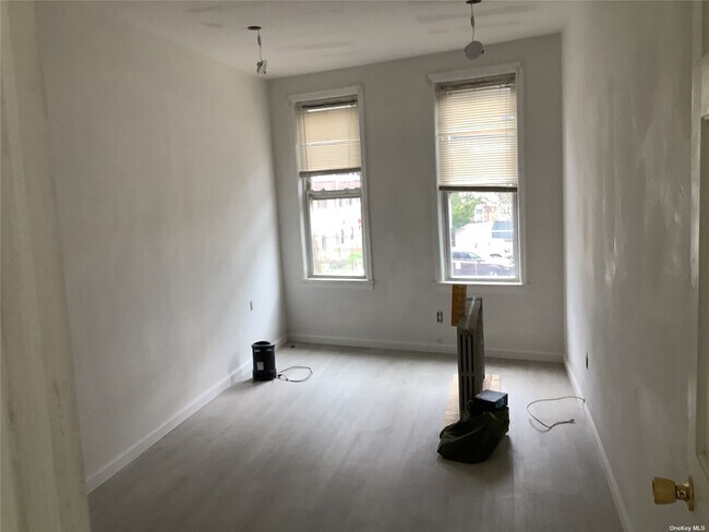 Foto del edificio - 91-08 Liberty Ave