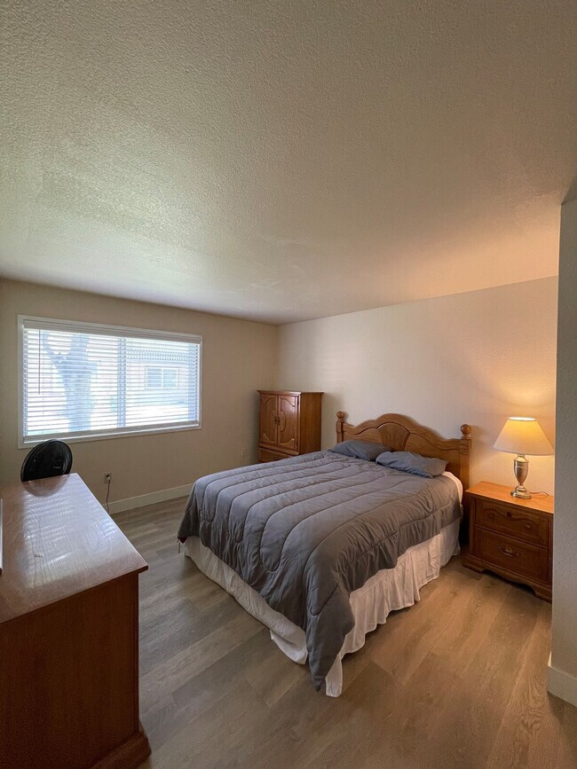 Foto del edificio - 604 N Columbia Center Blvd